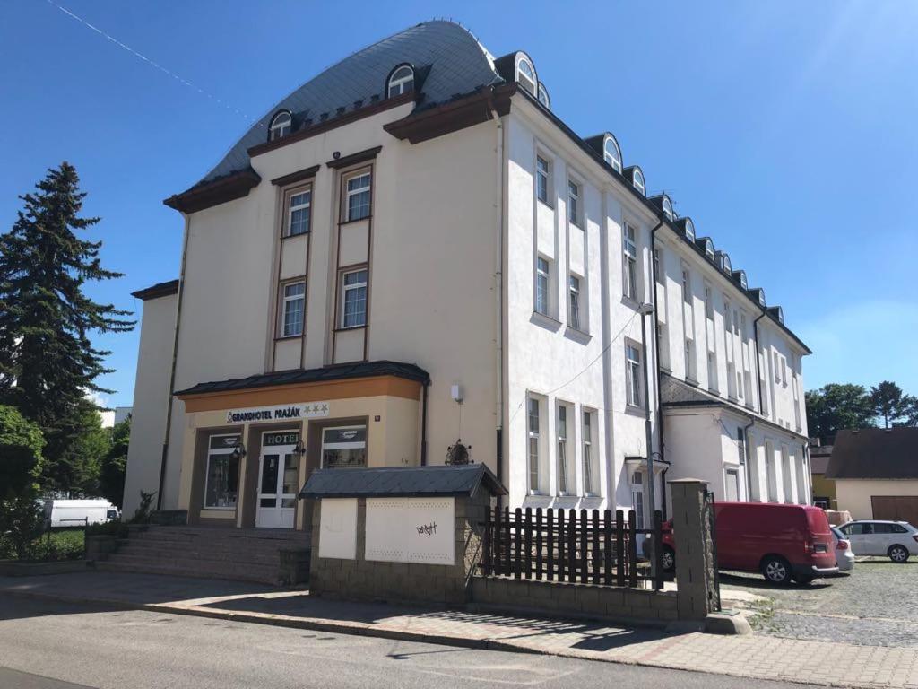 Grandhotel Nový Bor Esterno foto